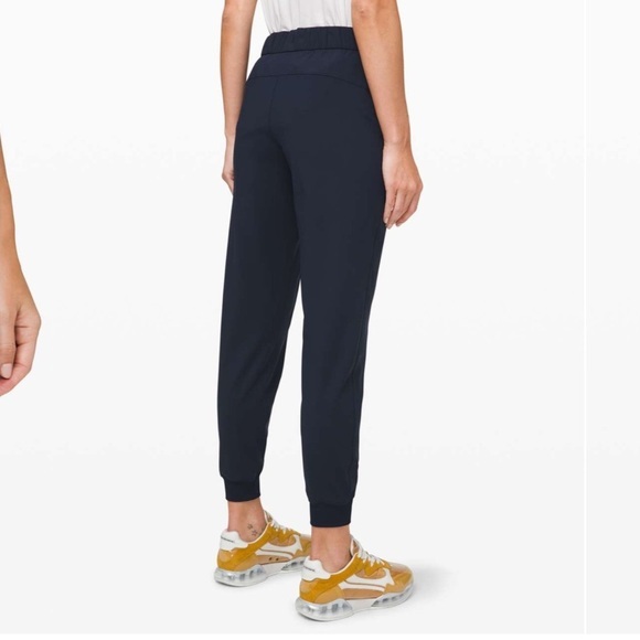 LULULEMON On the Fly Jogger Luxtreme In True Navy Size 4 - Picture 2 of 11